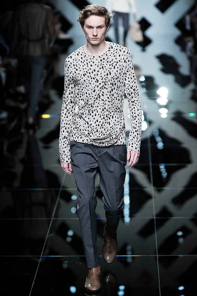 Look 11